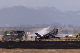 Tiêm kích tàng hình F-35B Mỹ lao xuống đất, cháy rụi