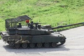Xe tăng 'mạnh nhất châu Á' lắp giáp lồng để đối phó mối đe dọa từ trên cao
