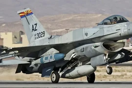 Mỹ bán khẩn cấp 2.700 bom thông minh cho tiêm kích F-16 của UAE, tăng mạnh năng lực tấn công chính xác