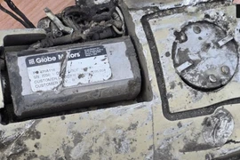 Iran trưng bày mảnh vỡ 'tên lửa Mỹ' lao xuống trường nữ sinh