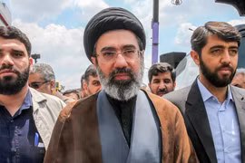 Lãnh tụ Tối cao Iran tuyên bố 'chữ ký của Tổng thống Mỹ vô giá trị', Washington phát cảnh báo an ninh toàn cầu