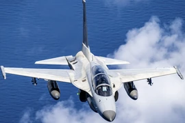 'Đại bàng vàng' T-50 Hàn Quốc: Từ máy bay huấn luyện siêu âm đến sức mạnh chiến đấu hiện đại