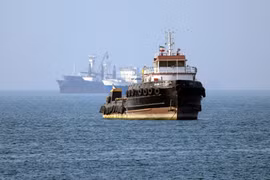 Iran bất ngờ tái đóng cửa eo biển Hormuz sau thỏa thuận ký với Mỹ
