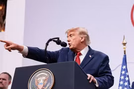 Ông Trump dọa 'ném bom trở lại', Iran tuyên bố vẫn 'đặt tay trên cò súng'