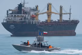 Iran 'chạy đua với thời gian' xuất khẩu dầu trước khi xung đột bùng phát trở lại