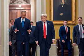Đảng Dân chủ tìm cách ghìm chiến dịch tấn công Iran của ông Trump