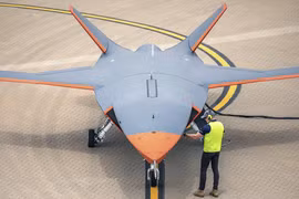 UAV MQ-28 Ghost Bat xuất phát từ căn cứ Mỹ, bay trên bầu trời Thái Bình Dương