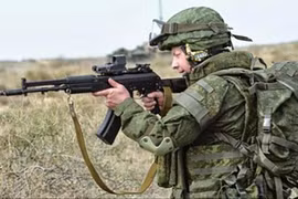 AK-107 - súng trường tấn công cân bằng giật độc đáo của Nga