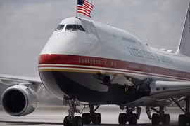 Không lực Một mới của ông Trump gây 'hoài nghi' sau màn đổi chuyên cơ tại Thổ Nhĩ Kỳ