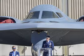 Lực lượng không quân Mỹ tăng tốc sản xuất máy bay ném bom tàng hình B-21 Raider