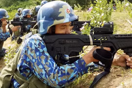 Súng trường hiện đại TAR-21 nâng cao sức mạnh Hải quân đánh bộ Việt Nam