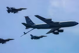 KC-135 Stratotanker - Xương sống tiếp dầu trên không của Mỹ vừa rơi gần Iran