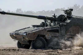 Đức đặt mua tới 84 pháo tự hành bánh lốp RCH 155 để làm gì?
