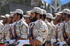 Lãnh tụ Tối cao Iran bất ngờ ra sắc lệnh cải tổ quân đội