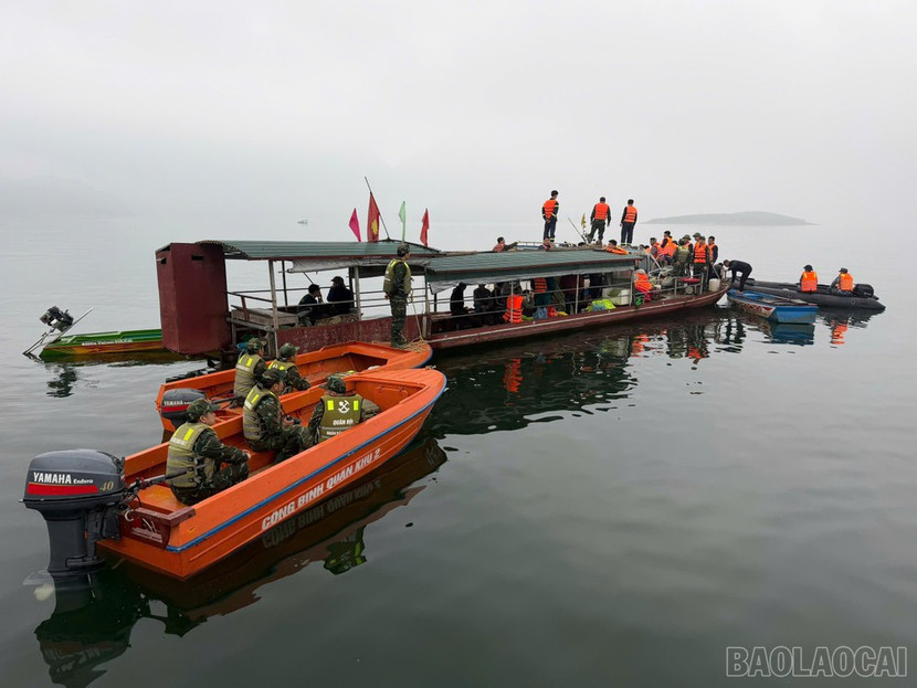 Tìm thấy toàn bộ nạn nhân vụ lật thuyền chở khách trên hồ Thác Bà ảnh 5