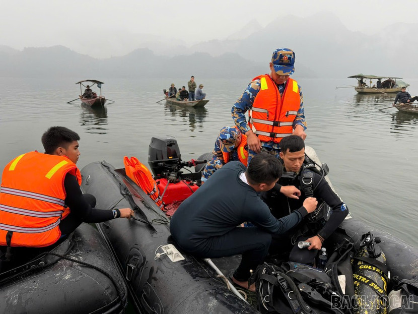 Tìm thấy toàn bộ nạn nhân vụ lật thuyền chở khách trên hồ Thác Bà ảnh 7