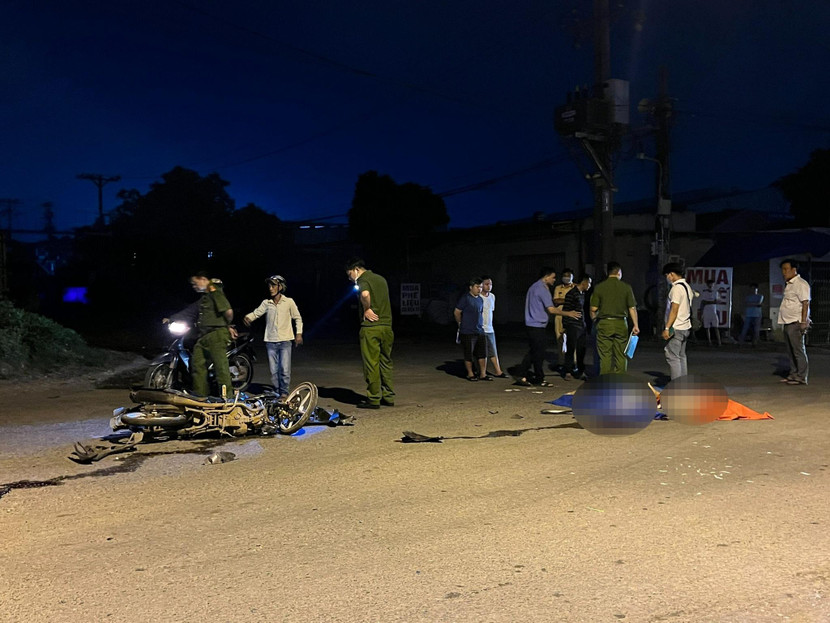 Lực lượng chức năng tại hiện trường vụ tai nạn. Ảnh: TNO