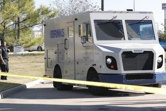 Cảnh sát phong tỏa hiện trường vụ trộm trang sức ở bang California của Mỹ Cảnh sát phong tỏa hiện trường vụ trộm trang sức ở bang California của Mỹ