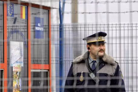 Lực lượng biên phòng Romania tại chốt kiểm soát biên giới với Moldova Lực lượng biên phòng Romania tại chốt kiểm soát biên giới với Moldova