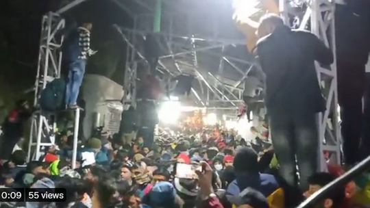 Ít nhất 12 người thiệt mạng trong vụ giẫm đạp kinh hoàng bên ngoài ngôi đền Mata Vaishno Devi ở Kashmir do Ấn Độ kiểm soát Ít nhất 12 người thiệt mạng trong vụ giẫm đạp kinh hoàng bên ngoài ngôi đền Mata Vaishno Devi ở Kashmir do Ấn Độ kiểm soát