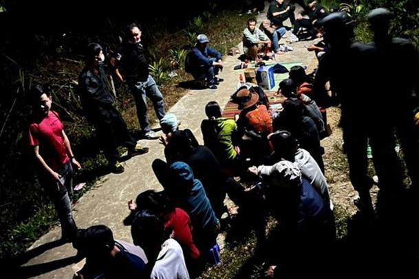 Các đối tượng bị bắt quả tang tại chiếu bạc vào đêm 4-8 Các đối tượng bị bắt quả tang tại chiếu bạc vào đêm 4-8