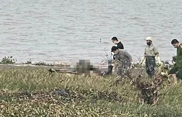 Thi thể người đàn ông chưa rõ danh tính. Ảnh: Zing