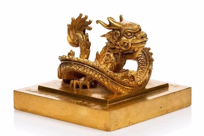 Ấn vàng “Hoàng đế chi bảo”. Ảnh: Bộ Văn hóa, Thể thao và Du lịch