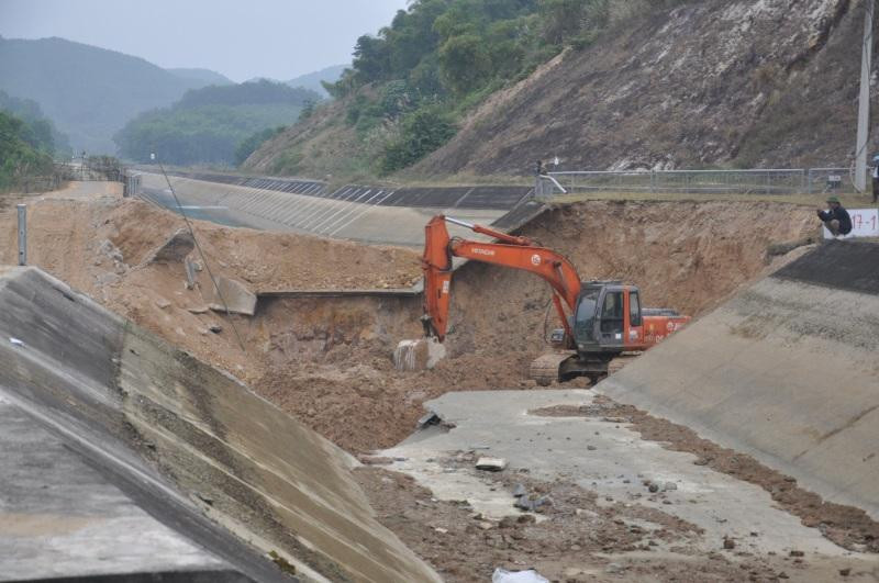 Kênh thủy lợi Bắc Sông Chu- Nam Sông Mã vừa bị vỡ, sạt trượt