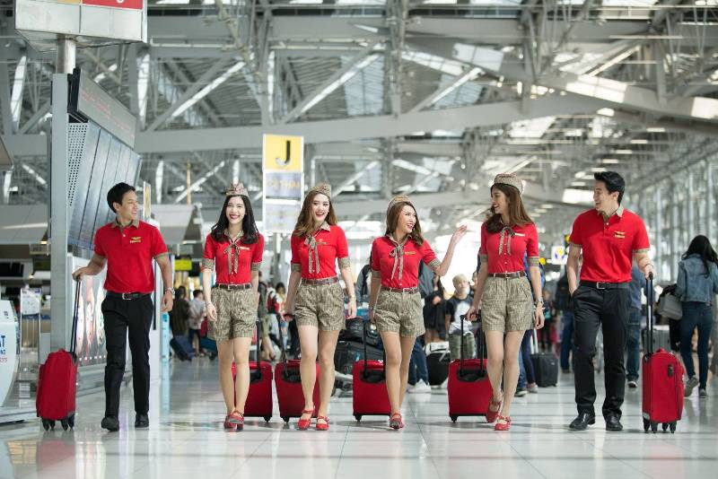Đoàn tiếp viên Vietjet Thái Lan tại sân bay quốc tế Suvarnabhumi, Bangkok