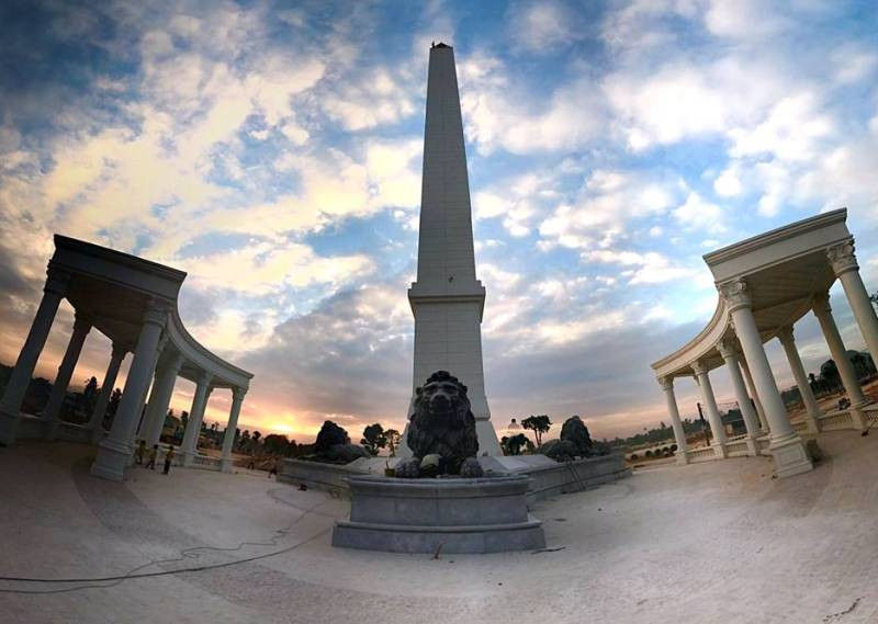 Tháp biểu tượng với hình ảnh “tam sư” Tháp biểu tượng với hình ảnh “tam sư”