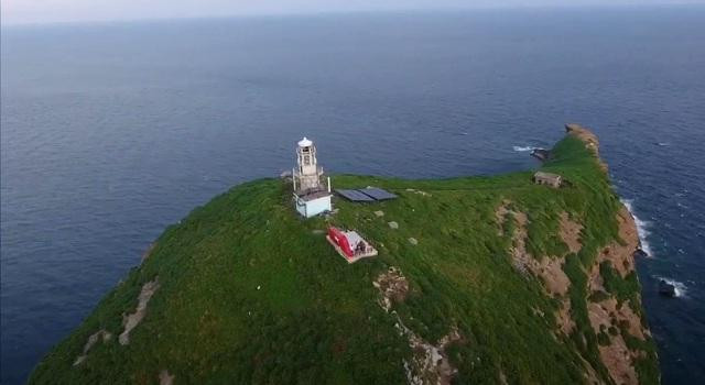 Trực thang đã tham gia tìm kiếm hai nhân viên trạm hải đăng Hòn Hải bị sóng cuốn mất tích vào sáng nay, 21/12 Trực thang đã tham gia tìm kiếm hai nhân viên trạm hải đăng Hòn Hải bị sóng cuốn mất tích vào sáng nay, 21/12