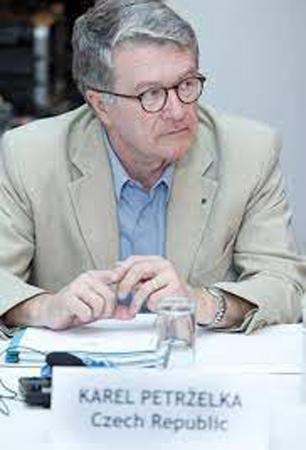 Nhà ngoại giao Tiệp Khắc Karel Petrzelka sưu tầm và khảo cứu nhiều loài lan Việt Nam Nhà ngoại giao Tiệp Khắc Karel Petrzelka sưu tầm và khảo cứu nhiều loài lan Việt Nam