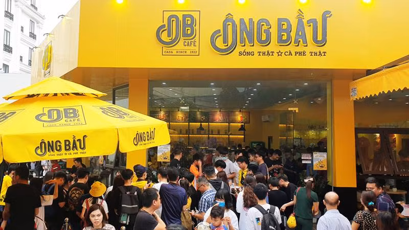 Sự kiện khai trương quán cà phê của cầu thủ Văn Toàn đã thu hút sự chú ý của đông đảo fan hâm mộ và người dân tại Hải Phòng