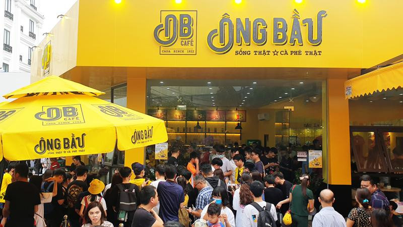 Sự kiện khai trương quán cà phê của cầu thủ Văn Toàn đã thu hút sự chú ý của đông đảo fan hâm mộ và người dân tại Hải Phòng