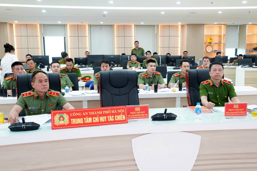 Trung tướng Nguyễn Thanh Tùng, Ủy viên Ban Thường vụ Thành ủy, Bí thư Đảng ủy, Giám đốc Công an thành phố Hà Nội và Thiếu tướng Nguyễn Hồng Ky, Phó Giám đốc Công an thành phố Hà Nội trực tiếp chỉ đạo việc triển khai phương án đảm bảo tuyệt đối an ninh, an toàn trước và trong những sự kiện quan trọng diễn ra ở Thủ đô Trung tướng Nguyễn Thanh Tùng, Ủy viên Ban Thường vụ Thành ủy, Bí thư Đảng ủy, Giám đốc Công an thành phố Hà Nội và Thiếu tướng Nguyễn Hồng Ky, Phó Giám đốc Công an thành phố Hà Nội trực tiếp chỉ đạo việc triển khai phương án đảm bảo tuyệt đối an ninh, an toàn trước và trong những sự kiện quan trọng diễn ra ở Thủ đô