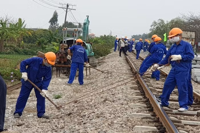 Hạ tầng đường sắt quốc gia cũ kỹ, lạc hậu và không hề được đầu tư mới thêm