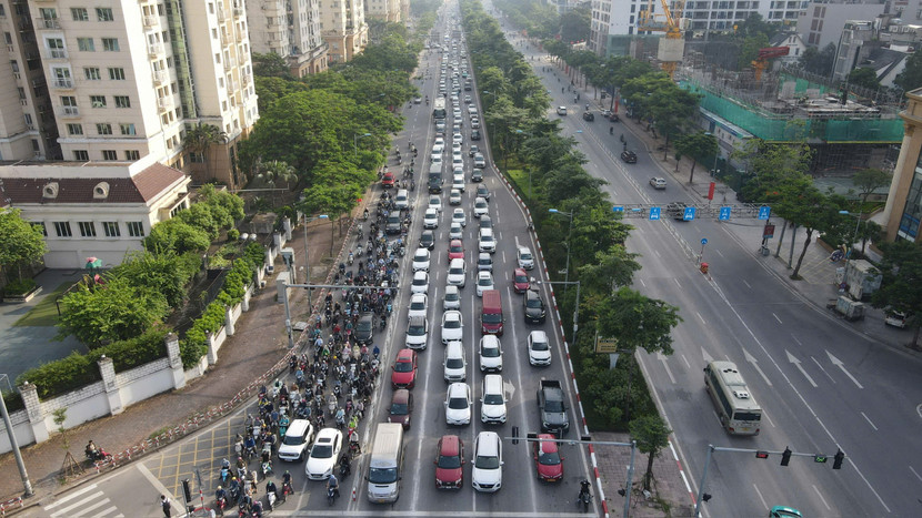 Đường Võ Chí Công chính thức phân làn ô tô, xe máy từ sáng nay 9/7