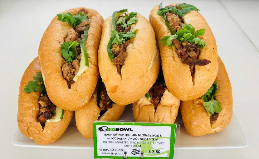 Bánh mì có giá 7,8 USD/cái tại quầy của BigBowl tại sân bay quốc tế Nội Bài