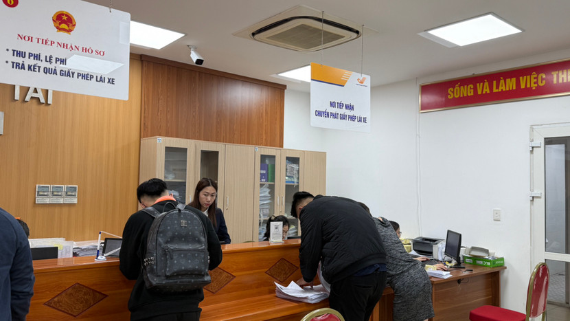 Bộ phận Một cửa của Sở Xây dựng Hà Nội tại số 2, Phùng Hưng, Hà Đông sáng 3/3 vẫn diễn ra bình thường như bao ngày