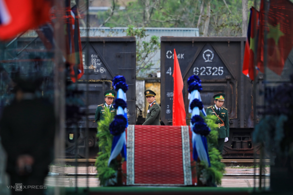 [Cập nhật] Chủ tịch Triều Tiên Kim Jong-un tạm biệt Việt Nam, lên siêu tàu bọc thép về nước ảnh 10