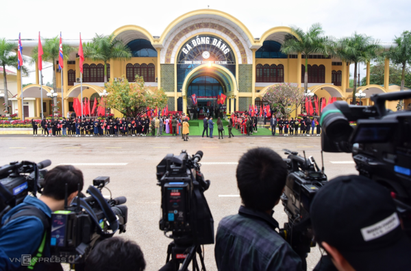 [Cập nhật] Chủ tịch Triều Tiên Kim Jong-un tạm biệt Việt Nam, lên siêu tàu bọc thép về nước ảnh 11