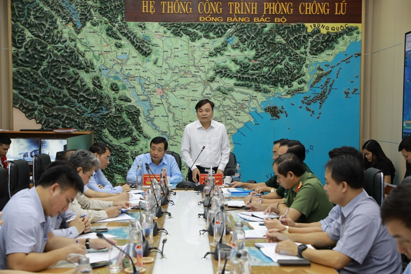 Thứ trưởng Bộ NN&amp;PTNT Nguyễn Hoàng Hiệp lo ngại nguy cơ tái hiện lũ lịch sử năm 2017 tại Trung bộ