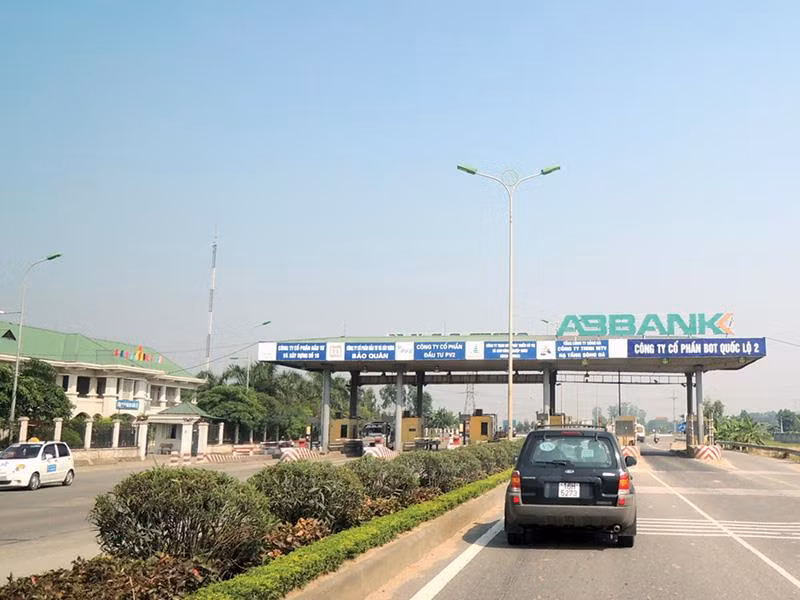 Nhà đầu tư dự án cải tạo, nâng cấp QL2 Nội Bài- Vĩnh Yên đã thu lợi khá tốt từ dự án nhưng vẫn muốn thu tiếp Nhà đầu tư dự án cải tạo, nâng cấp QL2 Nội Bài- Vĩnh Yên đã thu lợi khá tốt từ dự án nhưng vẫn muốn thu tiếp