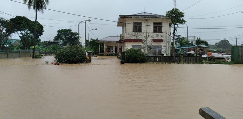 Trạm thủy văn Đông Hà, Quảng Trị ngập sâu trong mưa lũ lịch sử