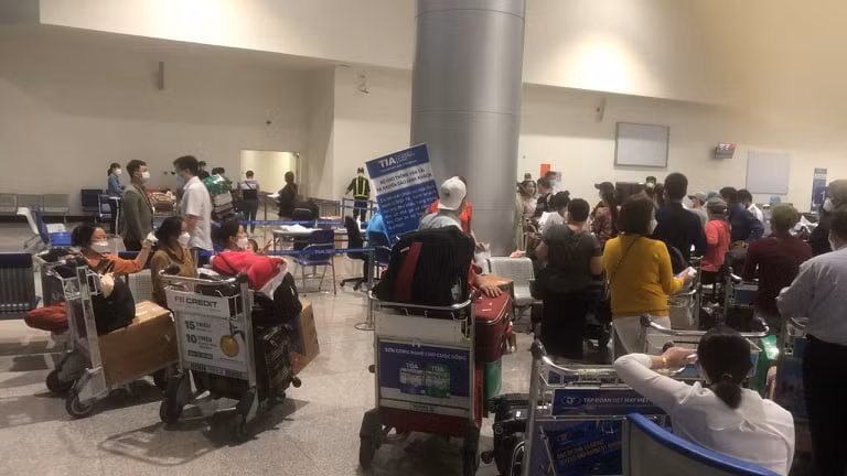 Nhiều hành khách về từ Hàn Quốc phản ánh việc thu phí cách ly cao Nhiều hành khách về từ Hàn Quốc phản ánh việc thu phí cách ly cao