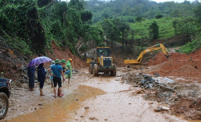 Đến ngày 22/10, nhiều tuyến quốc lộ vẫn chưa thể thông xe