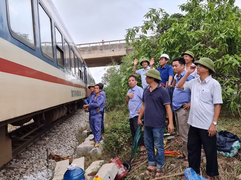 Với nhiều nỗ lực, vào tối qua, đường sắt Thống Nhất đã hoạt động trở lại