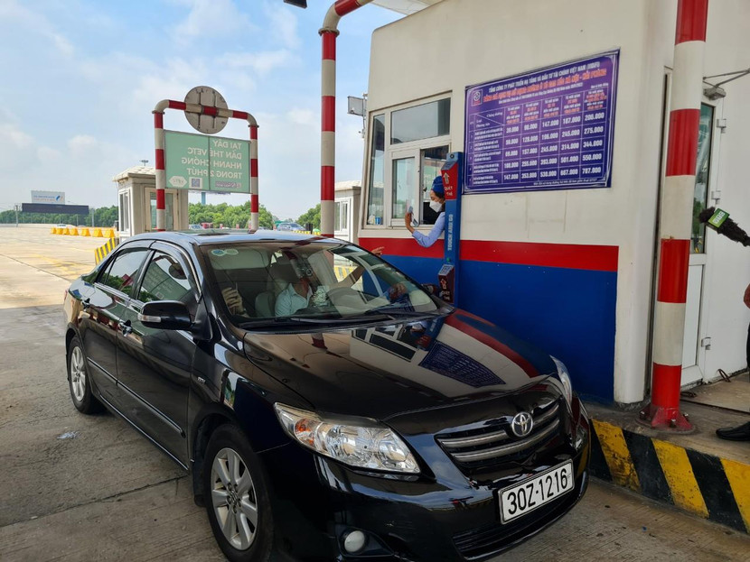 Một phương tiện dù đã mở tài khoản ETC, tài khoản còn đủ tiền nhưng không được nhận diện phải mua vé bằng tiền mặt Một phương tiện dù đã mở tài khoản ETC, tài khoản còn đủ tiền nhưng không được nhận diện phải mua vé bằng tiền mặt