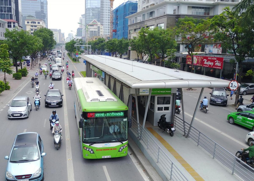 Hà Nội đề xuất bổ sung tuyến metro chạy dọc đường Lê Văn Lương thay thế buýt nhanh BRT Hà Nội đề xuất bổ sung tuyến metro chạy dọc đường Lê Văn Lương thay thế buýt nhanh BRT