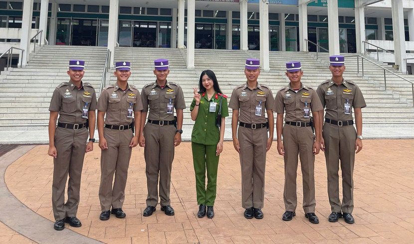 Học viên Đinh Vân Anh trong chuyến tập huấn tại Học viện Cảnh sát Hoàng gia Thái Lan